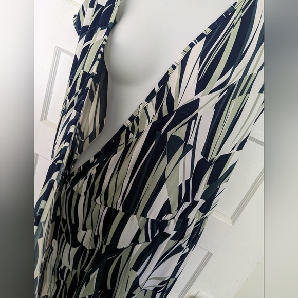 BANANA REPUBLIC GREEN WHITE & BLACK ABSTRACT SAFARI STYLE WRAP DRESS SIZ… - Picture 6 of 13